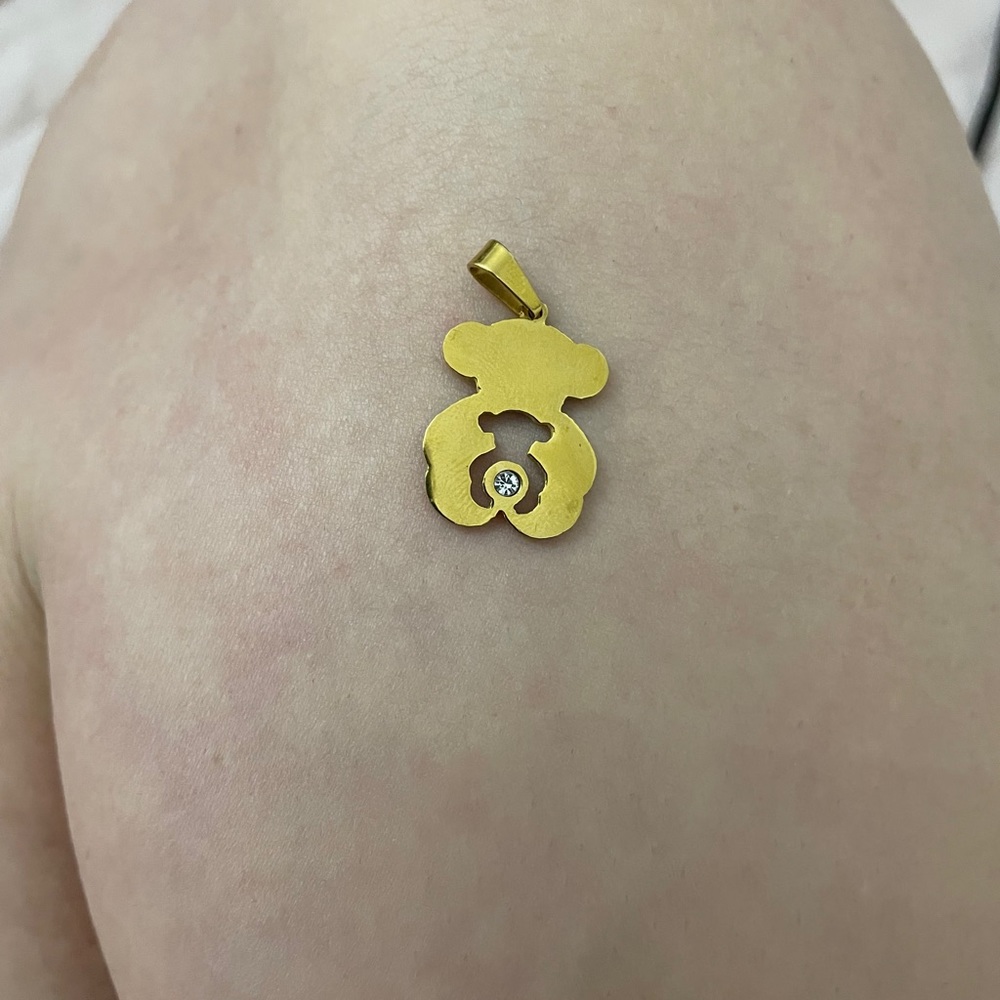 gold necklace pendant